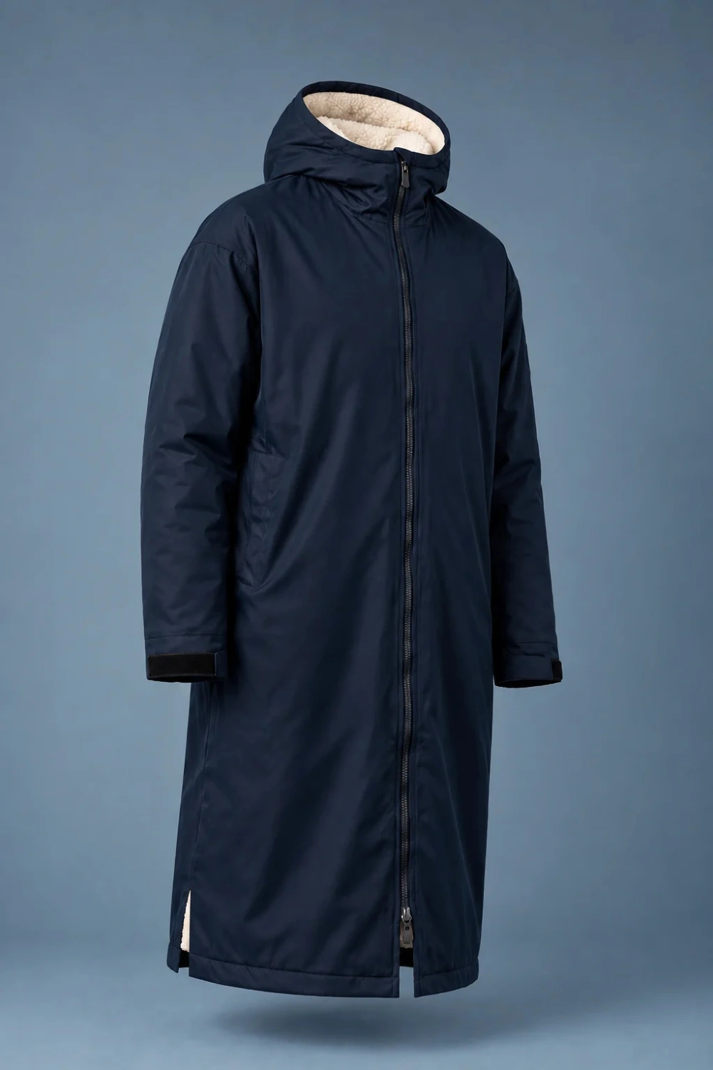 Marineblå Comfyrobe i portrettformat.