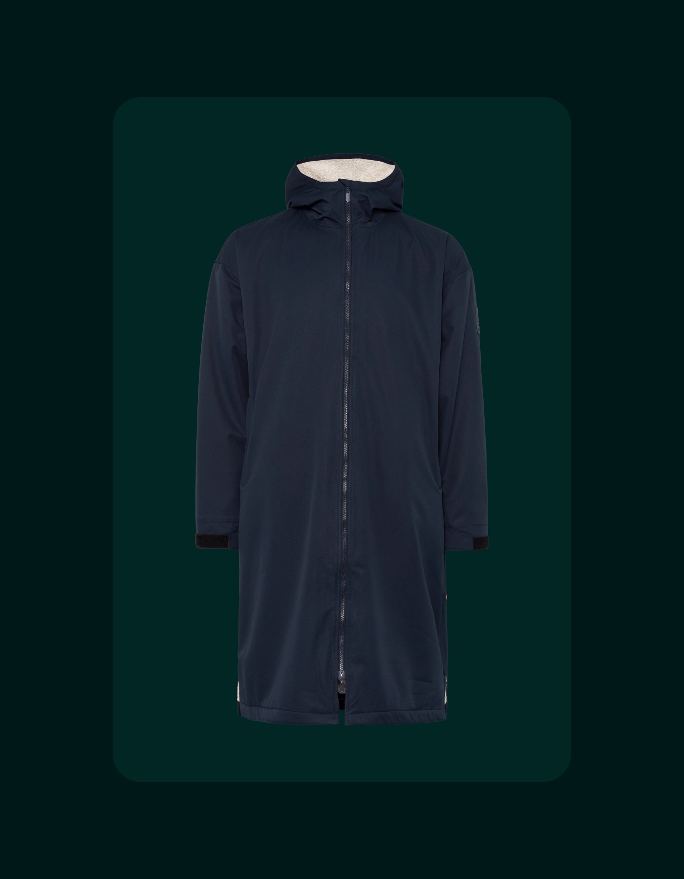 Marineblå Comfyrobe i full lengde forfra med hette.