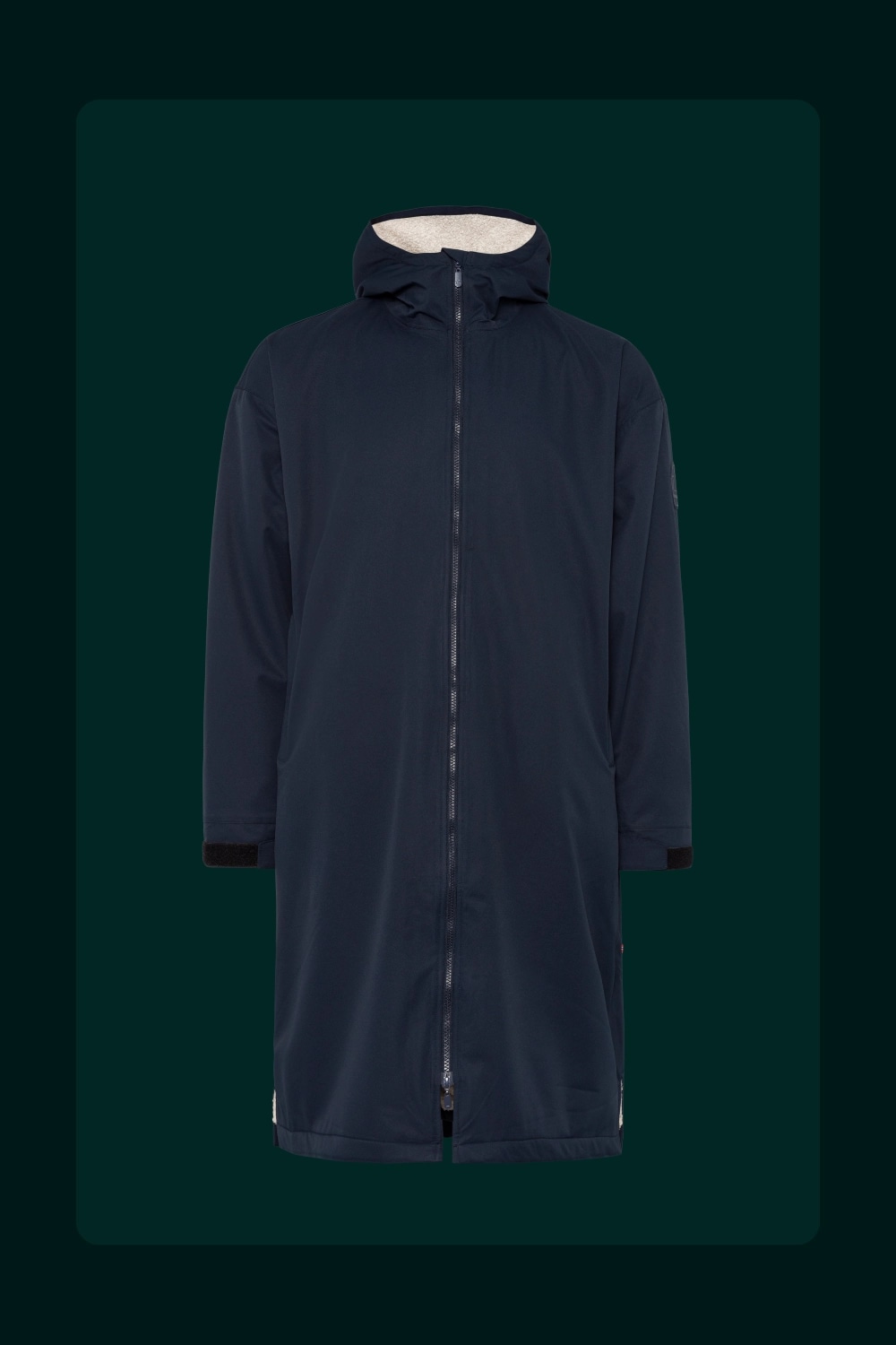 Marineblå Comfyrobe i full lengde forfra med hette.